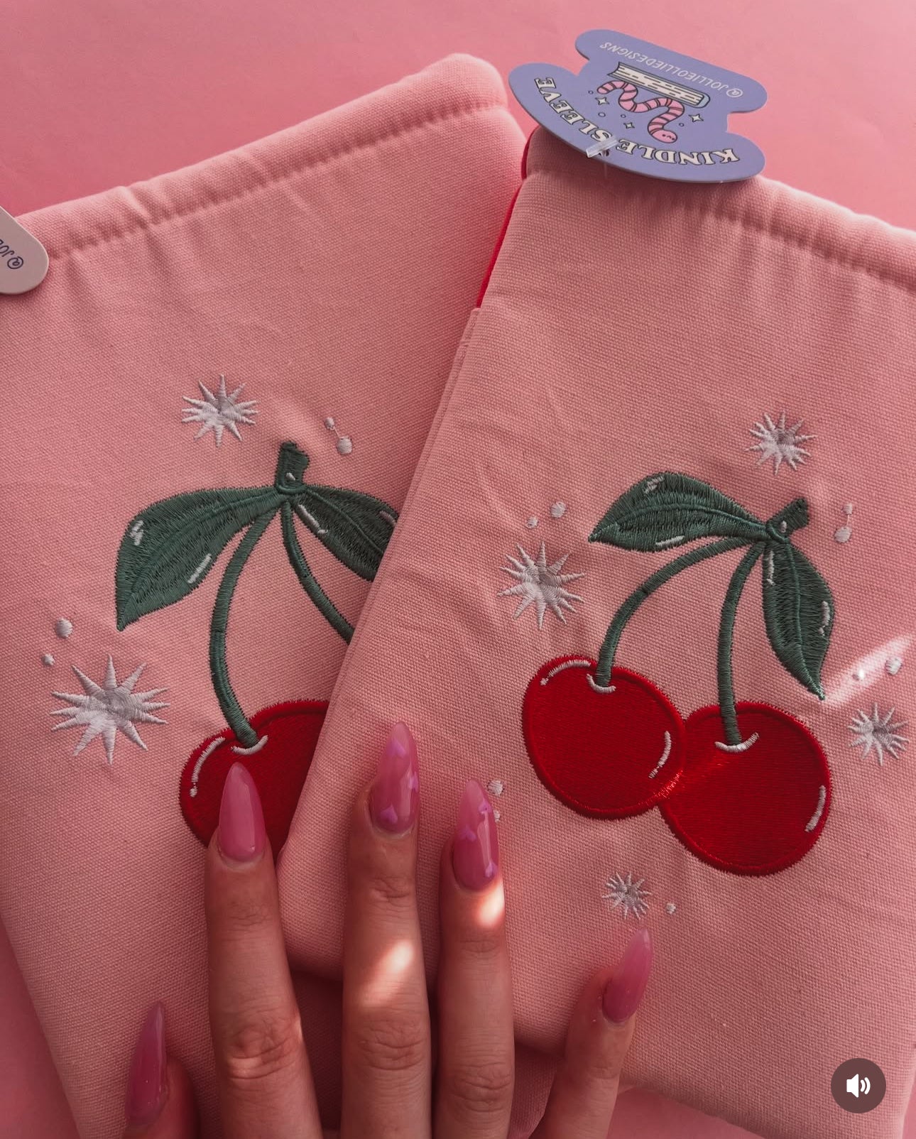CHERRIES bordadas- Funda para Kindle y Libro