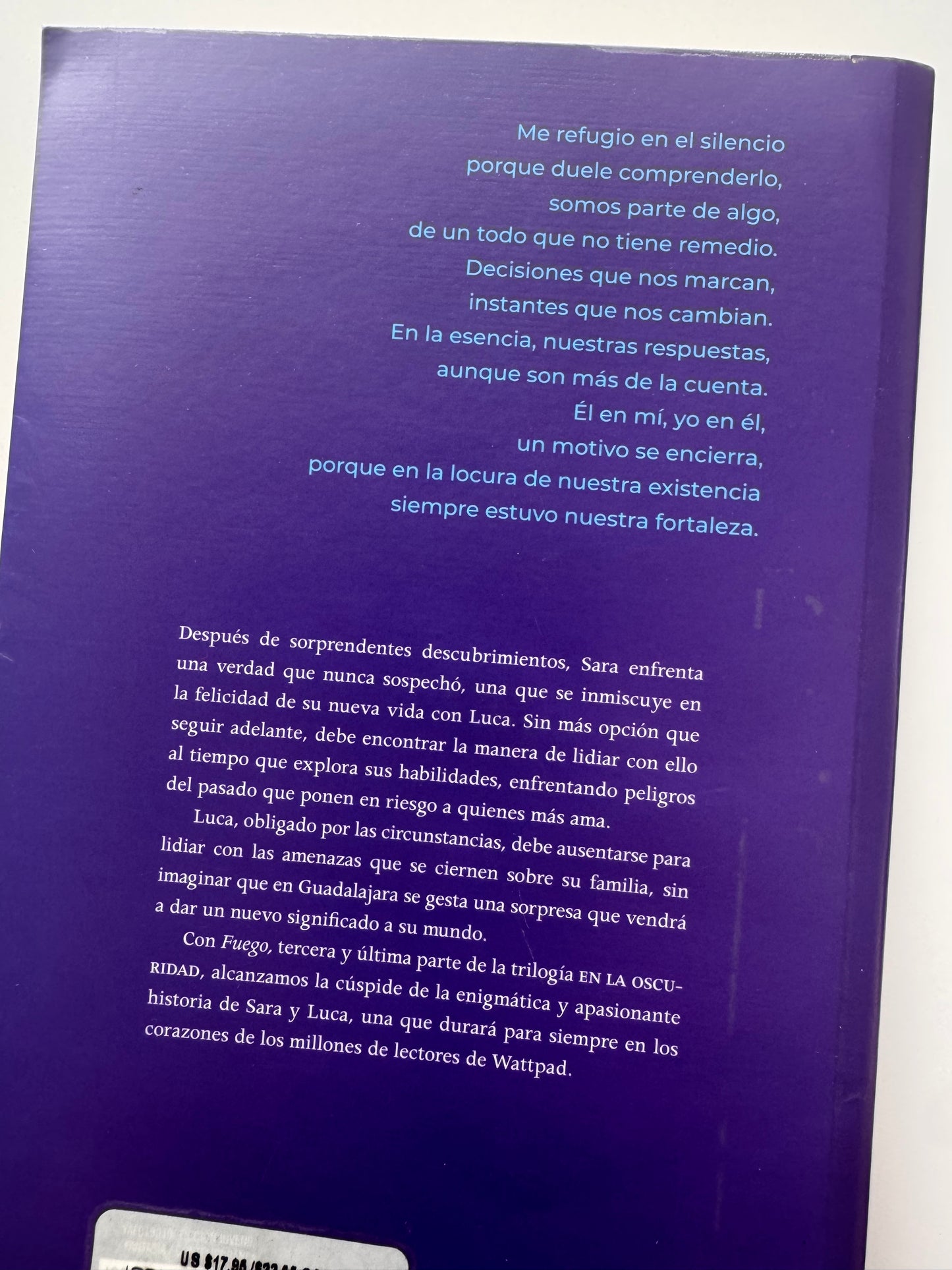 Fuego(en la oscuridad #3)- (libro usado o donado)