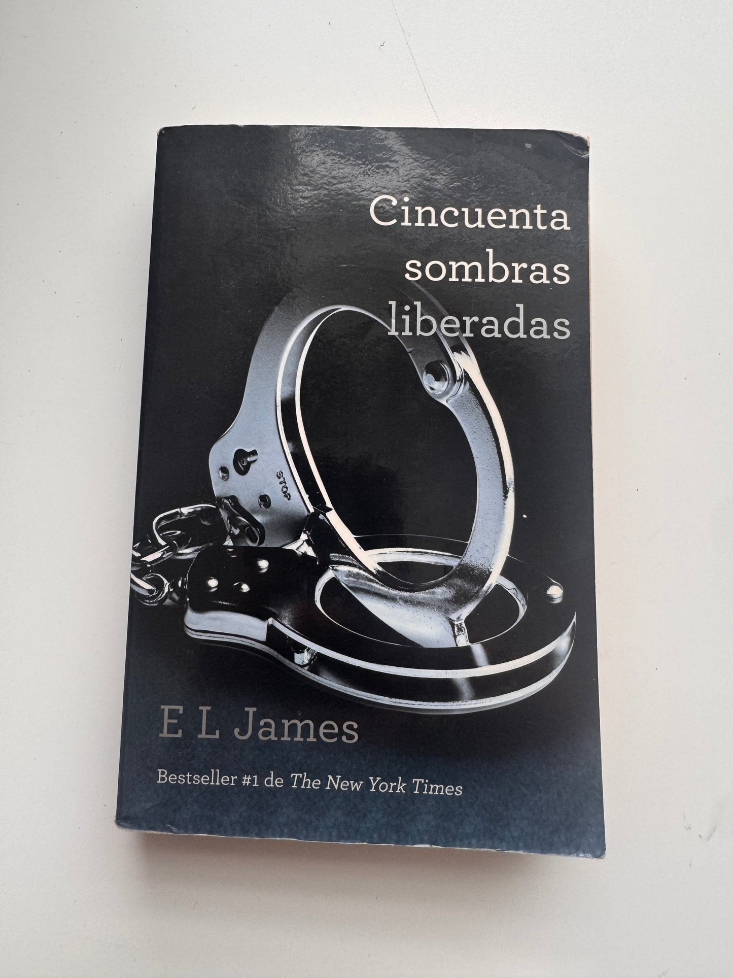 Cincuenta sombras liberadas- (libro usado o donado)