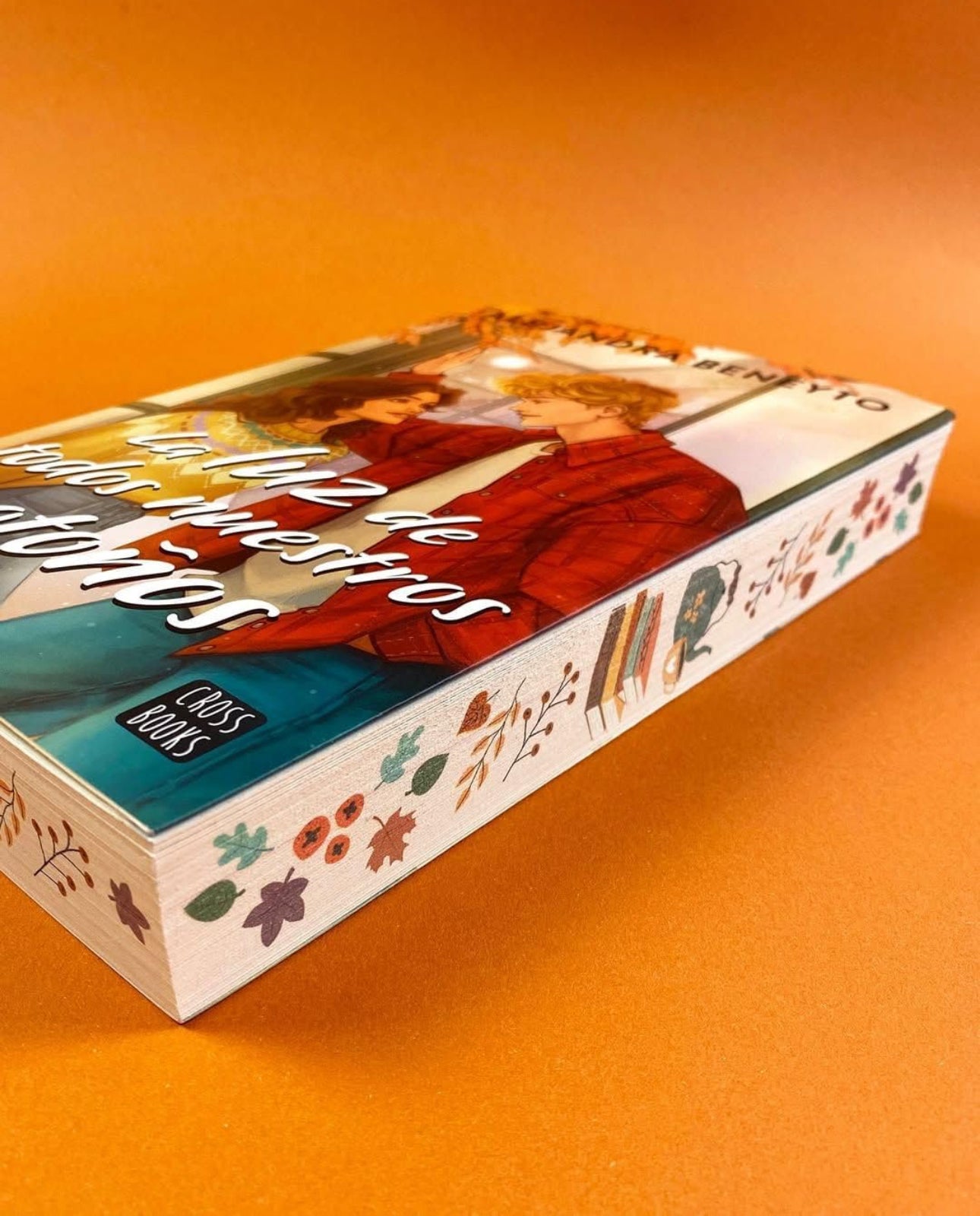 La luz de todos nuestros otoños: Edición con cantos tintados(tapa blanda)- Alejandra Beneyto