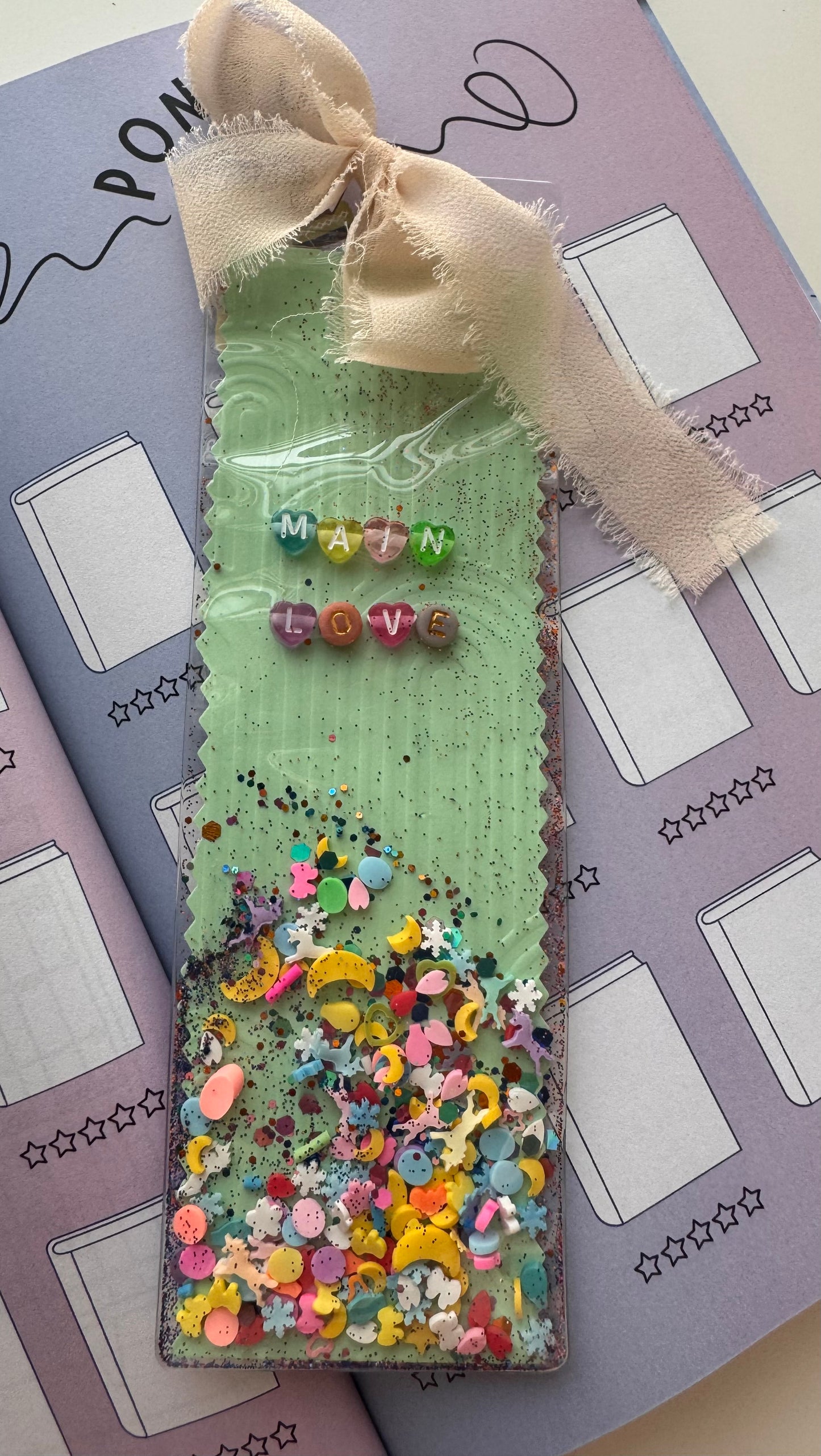 Bookmark Shaker- bookmark hecho a mano.
