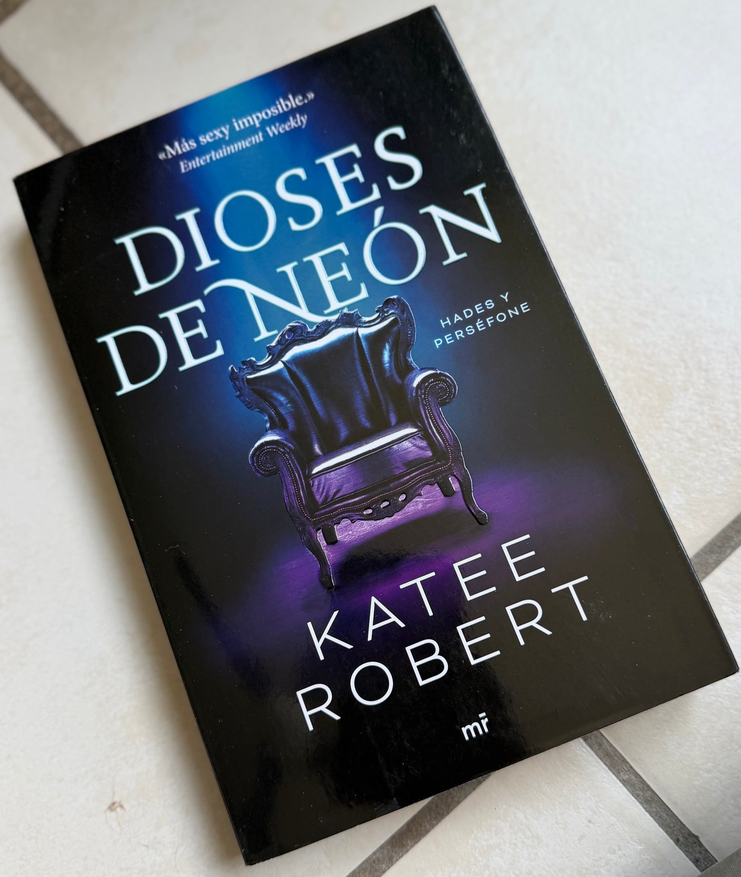 Dioses de neón- (libro usado o donado)