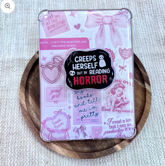 Creeps Herself Out Reading Horror- Kindle Grip(no magnético)