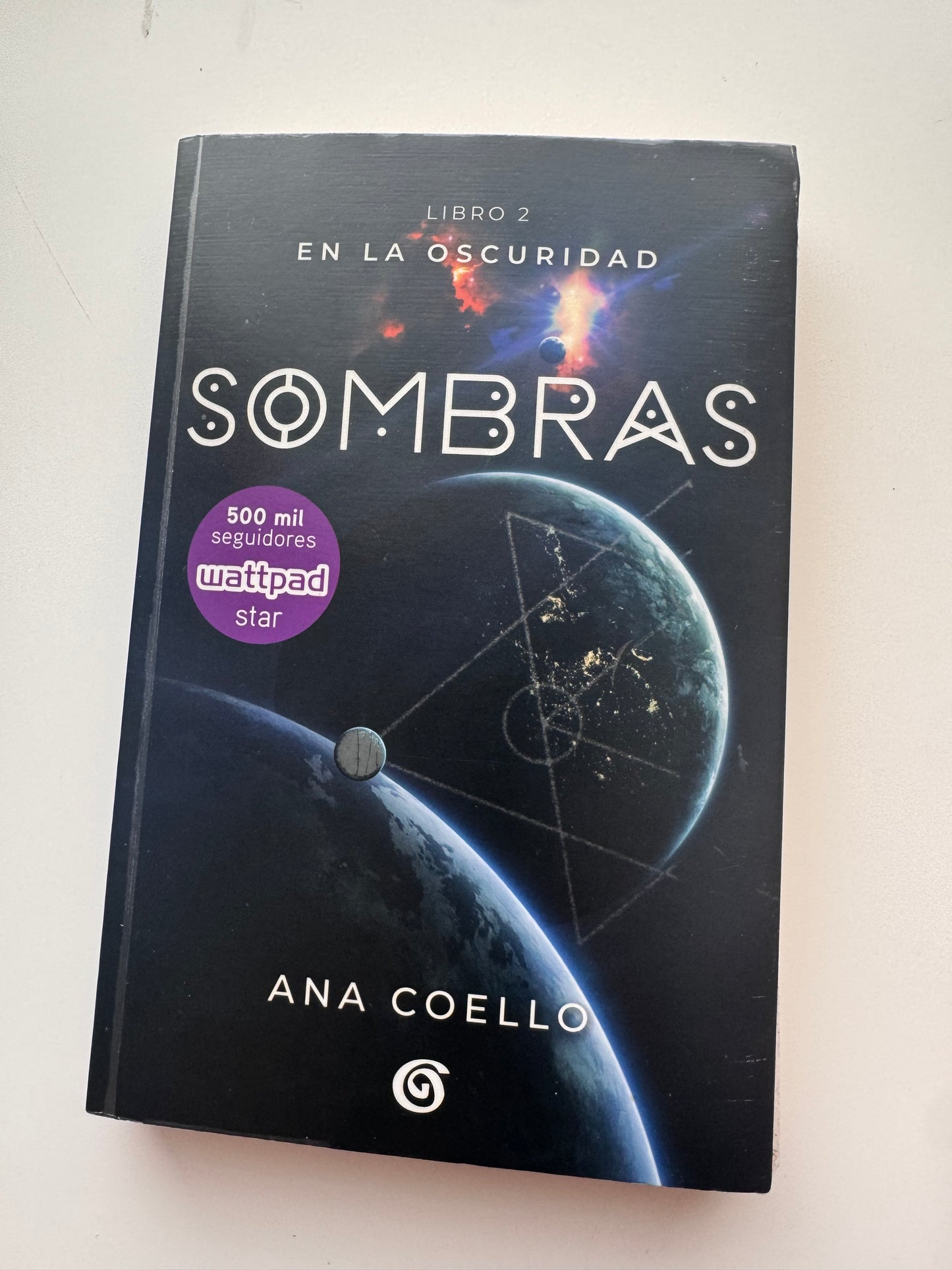 Sombras(en la oscuridad #2)- (libro usado o donado)
