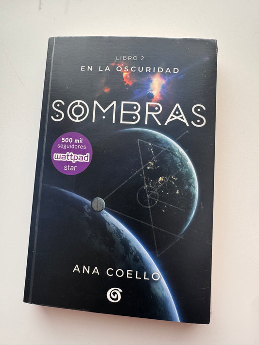 Sombras(en la oscuridad #2)- (libro usado o donado)