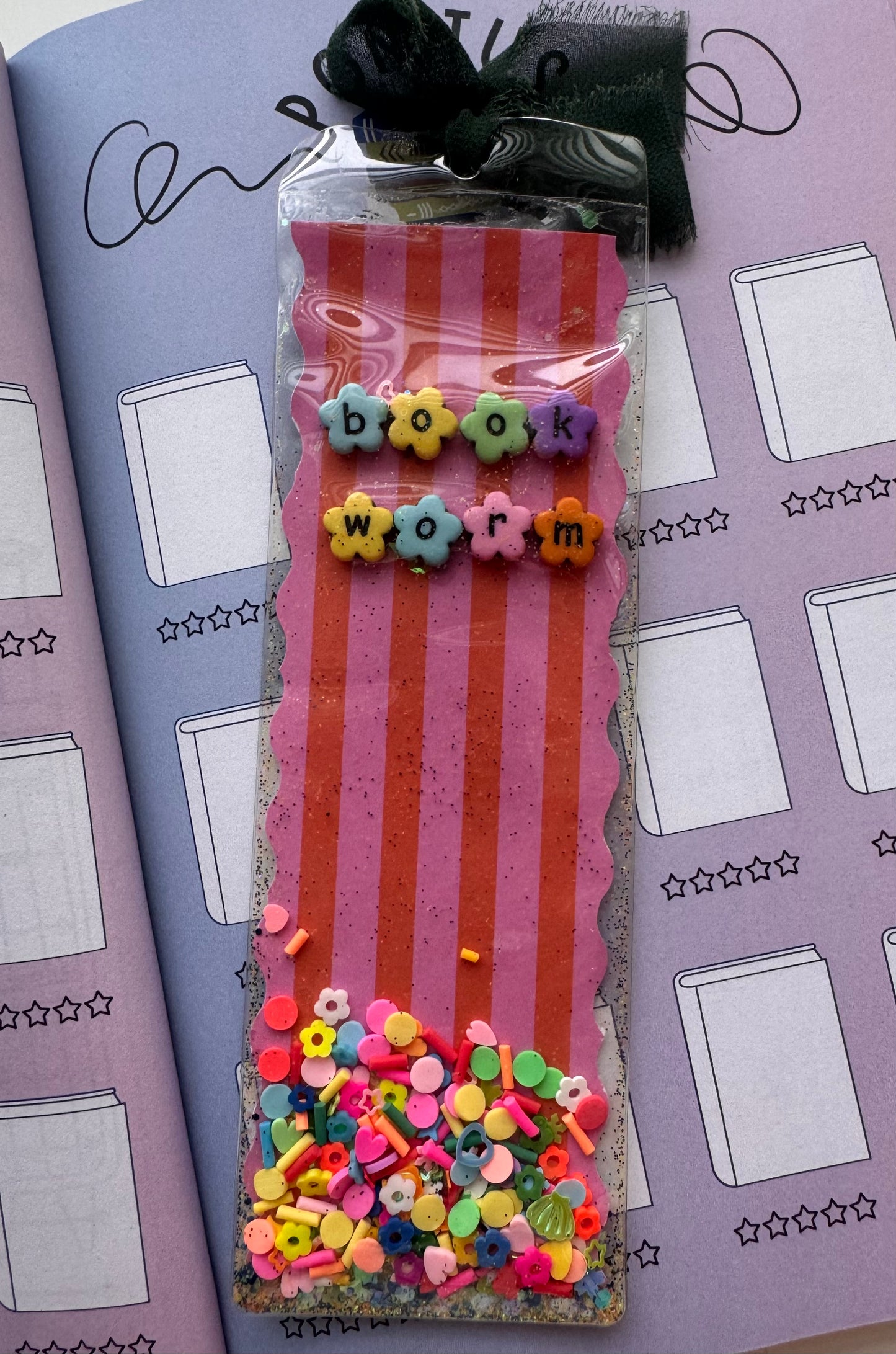 Bookmark Shaker- bookmark hecho a mano.