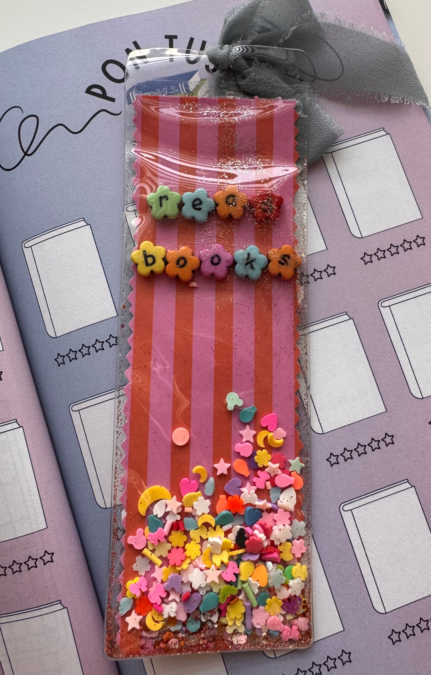 Bookmark Shaker- bookmark hecho a mano.
