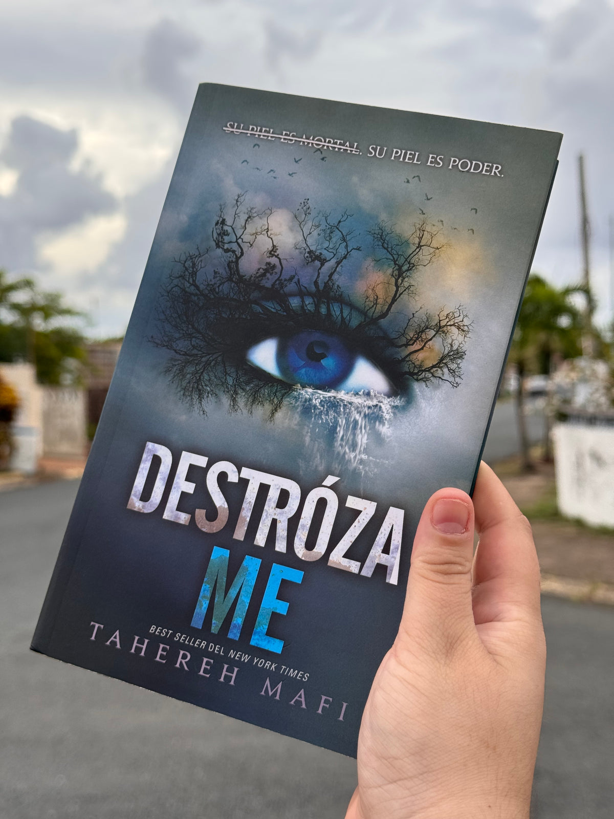 DESTRÓZA ME- (libro usado o donado)