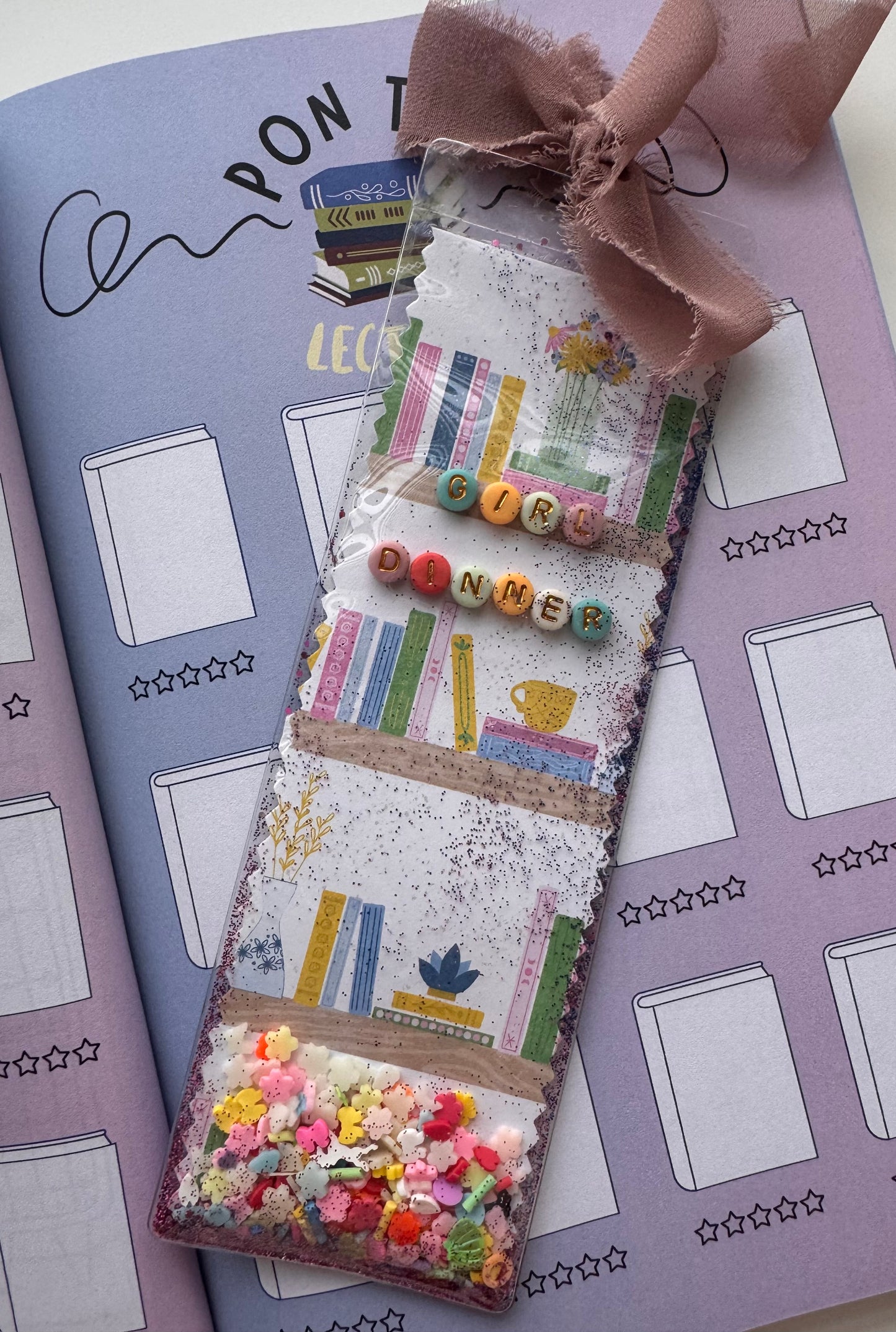 Bookmark Shaker- bookmark hecho a mano.