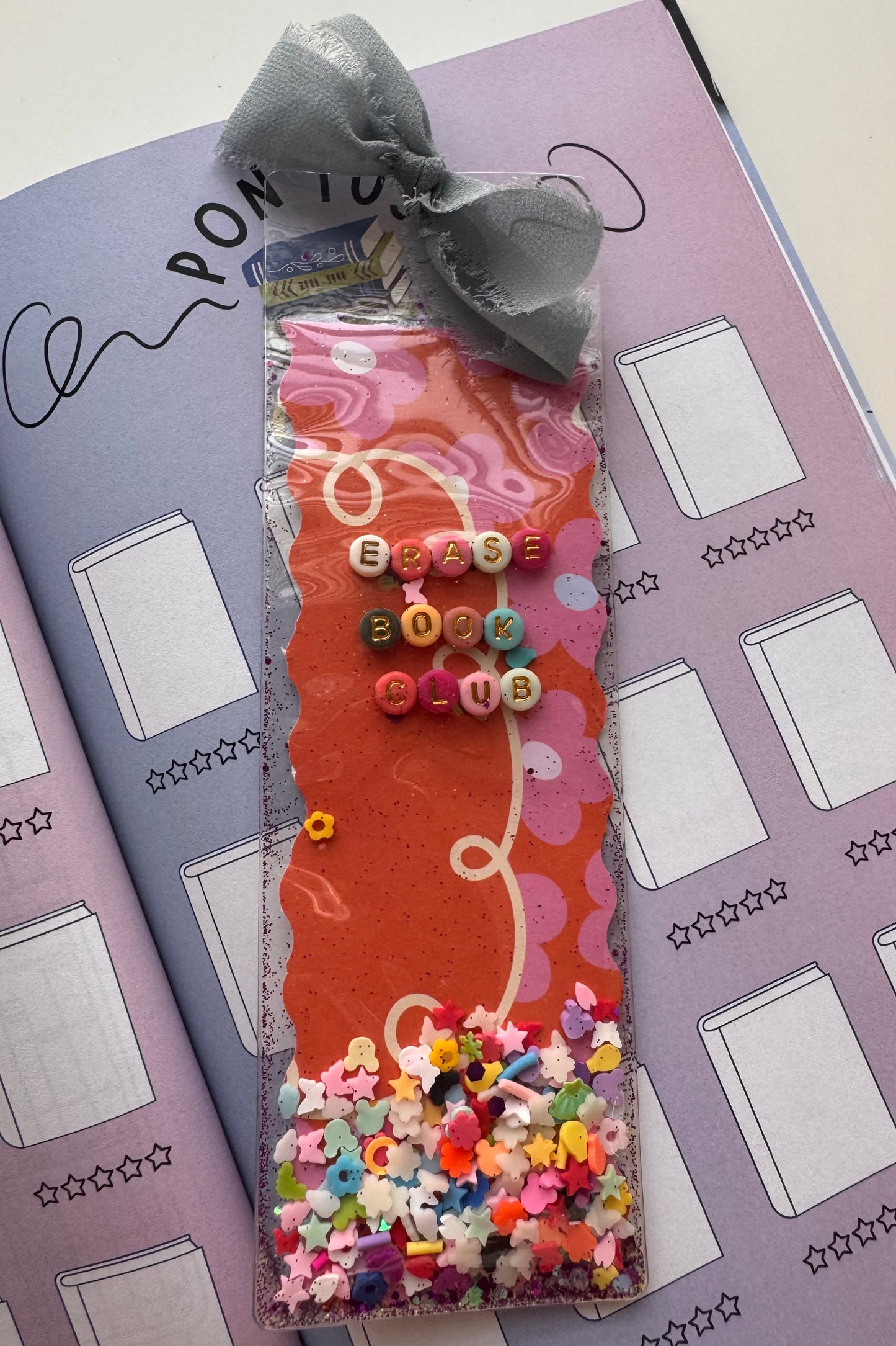 Bookmark Shaker- bookmark hecho a mano.